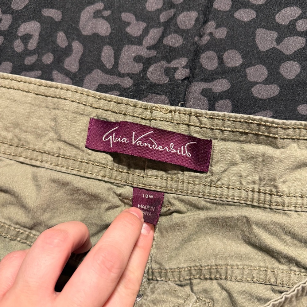 Gina Vanderbilt Khaki capri